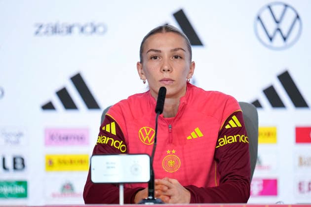 December 1, 2025, Madrid, Madrid, Spain: Elisa Sens of Germany attends her press conference, PK, Pressekonferenz prior her UEFA Women s Nations League 2025 final second leg match against Spain at Riyadh Air Metropolitano stadium on December 01, 2025 in Madrid, Spain. Madrid Spain - ZUMAa181 20251201_zaa_a181_088 Copyright: xOscarxJ.xBarrosox
