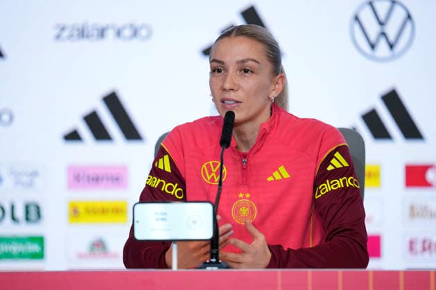 December 1, 2025, Madrid, Madrid, Spain: Elisa Sens of Germany attends her press conference, PK, Pressekonferenz prior her UEFA Women s Nations League 2025 final second leg match against Spain at Riyadh Air Metropolitano stadium on December 01, 2025 in Madrid, Spain. Madrid Spain - ZUMAa181 20251201_zaa_a181_093 Copyright: xOscarxJ.xBarrosox