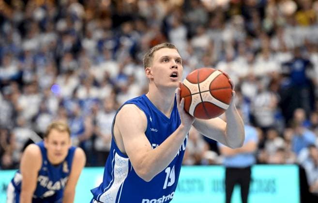 Elias Valtonen of Finland during free-throw at the men s FIBA World Cup basketball qualifying match Finland vs France in Espoo, Finland on December 1, 2025. Espoo Finland LKFTJK20251201183208JWFF  Copyright: xMikkoxStigx LKFTJK20251201183208JWFF