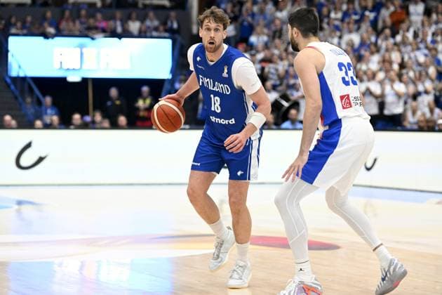 Mikael Jantunen of Finland (left) and Killian Tillie of France in action during men s FIBA World Cup basketball qualifying match Finland vs France in Espoo, Finland on December 1, 2025. Espoo Finland LKFTJK20251201183857WALY  Copyright: xMikkoxStigx LKFTJK20251201183857WALY