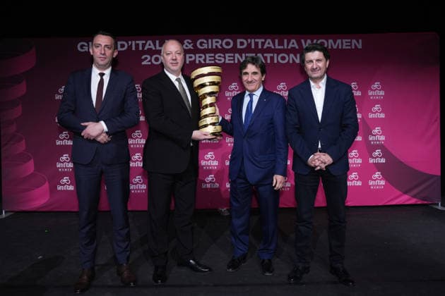 Rosen Å½eljazkov Prime Minister of Bulgaria with the trophy and The RCS President Urbano Cairo during the presentation of the 2026 Giro d Italia man and women in Rome, Italy - December 1, 2025  Copyright: xMassimoxPaolone LaPressex