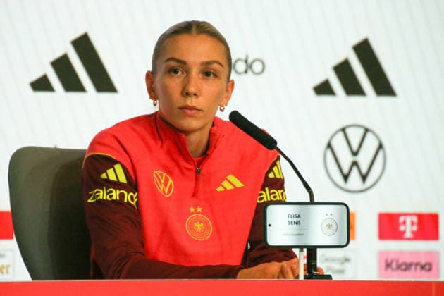 01 12 2025, xgrfx, Football DFB Media Dates, German Womens National Team Press Conference, Final Training v l Elisa Senß German Womens National Team DFL DFB REGULATIONS PROHIBIT ANY USE OF PHOTOGRAPHS as IMAGE SEQUENCES and or QUASI VIDEO Madrid