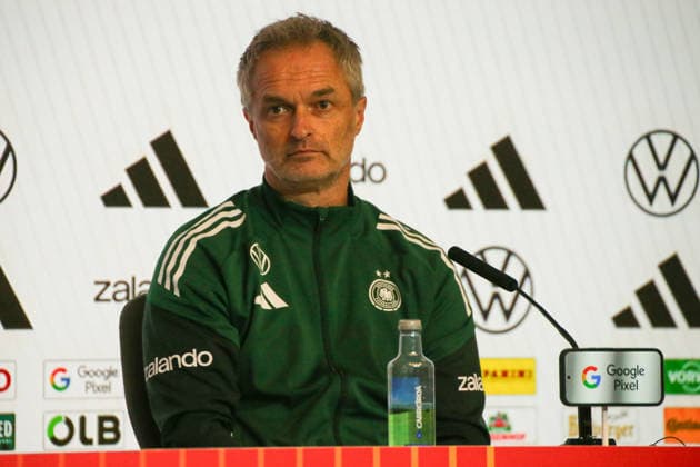 01 12 2025, xgrfx, Football DFB Media Dates, German Womens National Team Press Conference, Final Training v l Christian Wück German Womens National Team DFL DFB REGULATIONS PROHIBIT ANY USE OF PHOTOGRAPHS as IMAGE SEQUENCES and or QUASI VIDEO Madrid