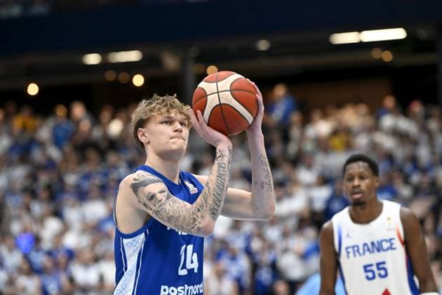 Elias Valtonen of Finland during free-throw at the men s FIBA World Cup basketball qualifying match Finland vs France in Espoo, Finland on December 1, 2025. Espoo Finland LKFTJK20251201191320DBMX  Copyright: xMikkoxStigx LKFTJK20251201191320DBMX