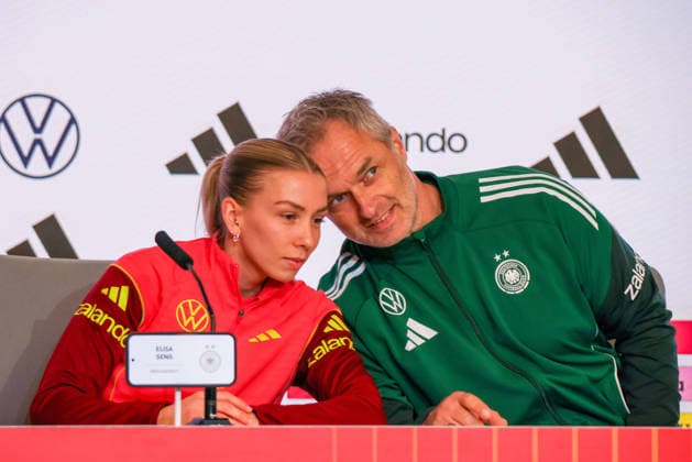Madrid, Germany 01 December 2025 UEFA Nations League Women Final Closing PK 2025 Spain vs Germany In the picture from left Elisa Senß Senss Germany and national coach Christian Wück Wueck Germany at the final press conference in Madrid Estado Metropolitano Copyright: xFotostandx xFantinix