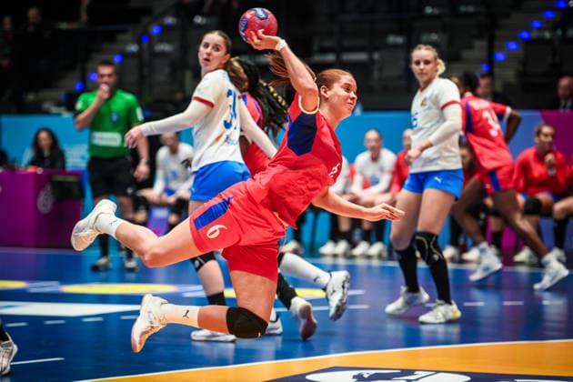 Dianny Regla Gonzales Romero Cuba, 6 GER, Czech Republic Cuba, Handball World Championship, Preliminary Round, Group G, 01 12 2025 GER, Czech Republic Cuba, Handball World Championship, Preliminary Round, Group G, 01 12 2025 Stuttgart Copyright: xSandyxDinkelackerx EP_SDR