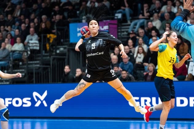 LEE Yeongyeong (9 Republic of Korea) takes a shot at goal during the IHF Women s Handball World Championship, WM, Weltmeisterschaft game between Republic of Korea and Kazakhstan at the SWT Arena in Trier, Germany Copyright: xMartinxPitschx xSPPx Sportspressphoto_SPR68535