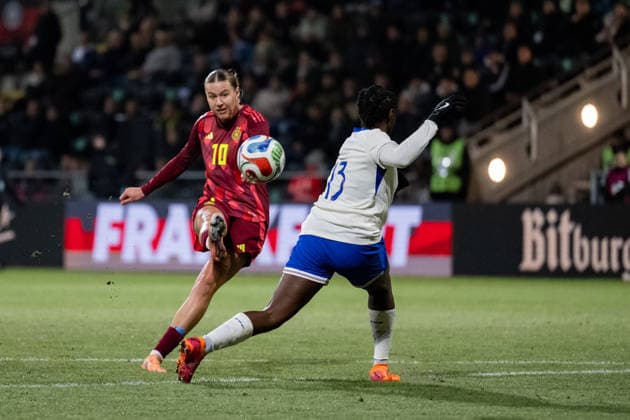 01 12 2025, Football, Women, International match round 2025 2026, Group A, Germany U 23 France U 23 Larissa Mühlhaus 10 Germany U23 flicks the ball into the corner for 1 0