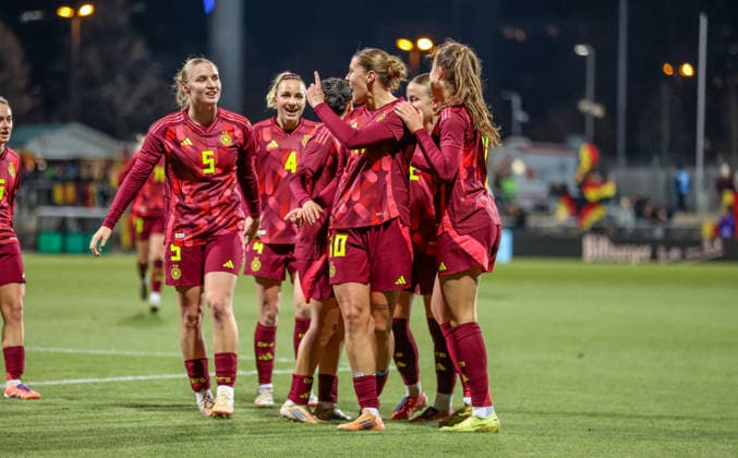 GER, Frankfurt, Germany vs France, international match round, Football, FIFA, 2025 2026 season, U23, Stadion am Brentanobad, Group A in the picture Larissa Mühlhaus Germany U23 scores the goal for 1 0, jubilation and joy DFB DFL REGULATIONS PROHIBIT ANY USE OF PHOTOGRAPHS AS IMAGE SEQUENCES AND OR QUASI VIDEO, 01 12 2025 Copyright: HMBxMedia HendrikxHamelau