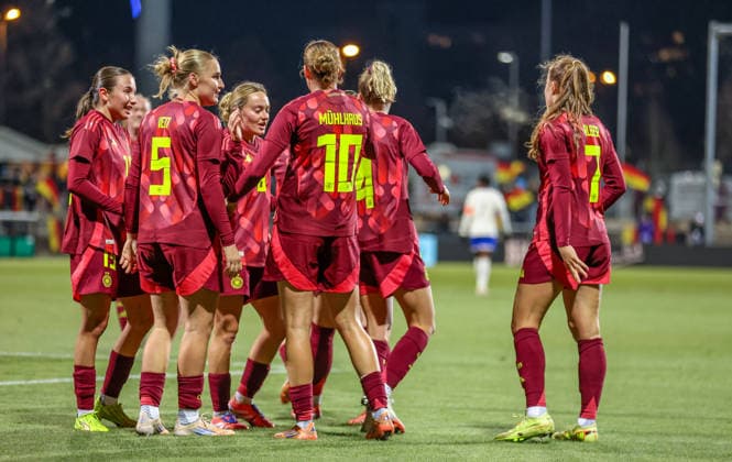 GER, Frankfurt, Germany vs France, international match round, Football, FIFA, 2025 2026 season, U23, Stadion am Brentanobad, Group A in the picture Larissa Mühlhaus Germany U23 scores the goal for 1 0, jubilation and joy DFB DFL REGULATIONS PROHIBIT ANY USE OF PHOTOGRAPHS AS IMAGE SEQUENCES AND OR QUASI VIDEO, 01 12 2025 Copyright: HMBxMedia HendrikxHamelau