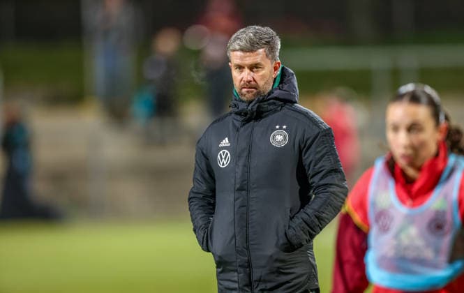 GER, Frankfurt, Germany vs France, International Match Round, Football, FIFA, Season 2025 2026, U23, Stadion am Brentanobad, Group A in picture Michael Urbansky Coach Germany U23 DFB DFL REGULATIONS PROHIBIT ANY USE OF PHOTOGRAPHS AS IMAGE SEQUENCES AND OR QUASI VIDEO, 01 12 2025 Copyright: HMBxMedia HendrikxHamelau