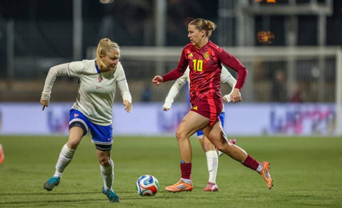 GER, Frankfurt, Germany vs France, International Match Round, Football, FIFA, Season 2025 2026, U23, Stadion am Brentanobad, Group A pictured from l Fany Proniez France U23 , Larissa Mühlhaus Germany U23 DFB DFL REGULATIONS PROHIBIT ANY USE OF PHOTOGRAPHS AS IMAGE SEQUENCES AND OR QUASI VIDEO, 01 12 2025 Copyright: HMBxMedia HendrikxHamelau