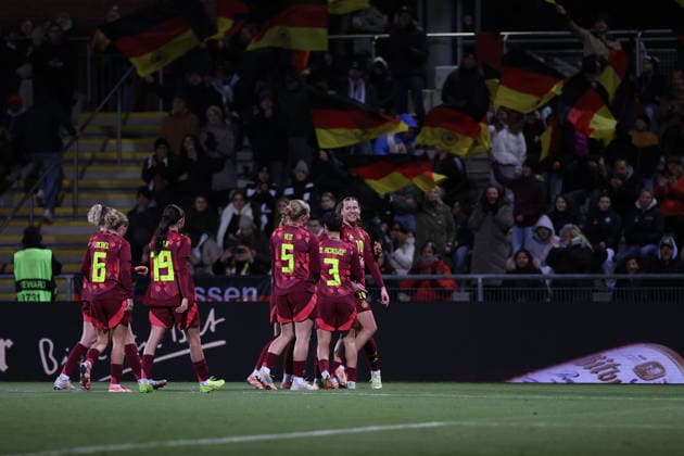 2025 12 01 xjfx Soccer U 23 International Match Round, 2025 2026, Group A Germany France v l , Goal celebration, celebrate the goal um Larissa Mühlhaus Women U 23 Germany DFL DFB REGULATIONS PROHIBIT ANY USE OF PHOTOGRAPHS as IMAGE SEQUENCES and or QUASI VIDEO Copyright: JoaquimxFerreira