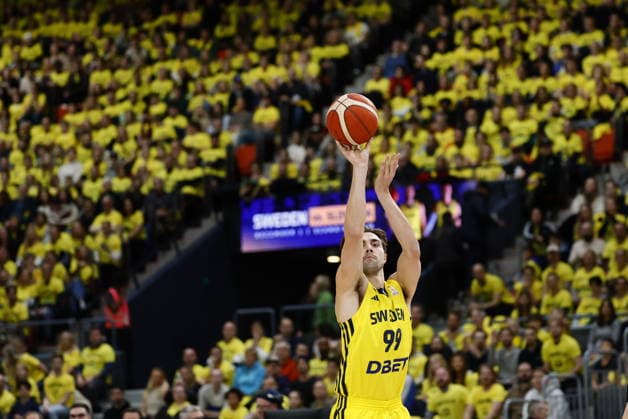 GÖTEBORG, SVERIGE 20251201 Sveriges Olle Lundqvist under tisdagens VM-kval i basket mellan Sverige och Slovenien i Scandinavium. GÖTEBORG SVERIGE x9200x  Copyright: xAdamxIhse TTx BASKET VM-KVAL SVERIGE-SLOVENIEN