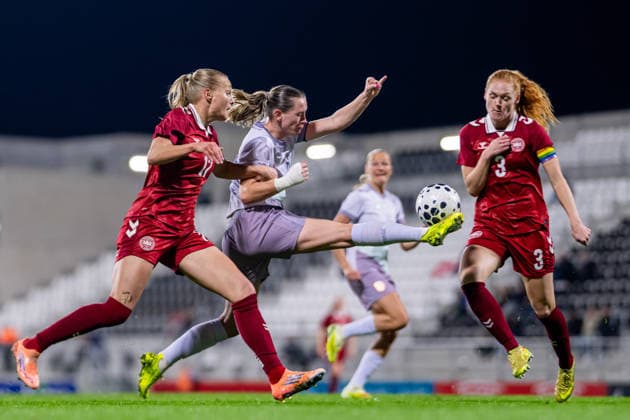 251201 Elisabeth Terland of Norway against Stine Sandbech and Stine Ballisager Pedersen of Denmark during the international friendly football match between Denmark and Norway on December 1, 2025 in La Linea Photo Vegard Grott BILDBYRAN kod VG VG0842 bbeng fotboll football soccer fotball träningslandskamp privatlandskamp landskamp international friendly norge norway women dam danmark denmark  Copyright: VEGARDxGRoTT BB251201VG034