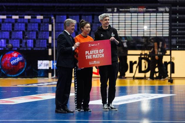 Saeyoung Park South Korea was player of the match, South Korea vs Kazakhstan, Handball, IHF Womens Handball World Championship, Matchday 3, 01 12 2025 South Korea vs Kazakhstan, Handball, IHF Womens Handball World Championship, Matchday 3, 01 12 2025 Copyright: xEibner-Pressefoto AlexanderxNeisx EP_ANS