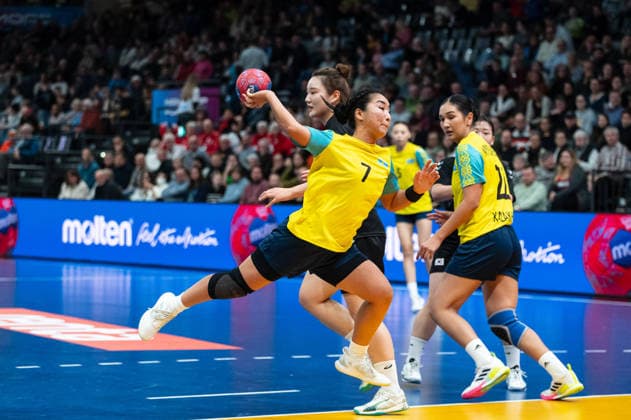 ZHAPAROVA Aida (7 Kazakhstan) takes a shot at goal during the IHF Women s Handball World Championship, WM, Weltmeisterschaft game between Republic of Korea and Kazakhstan at the SWT Arena in Trier, Germany Copyright: xMartinxPitschx xSPPx Sportspressphoto_SPR68546