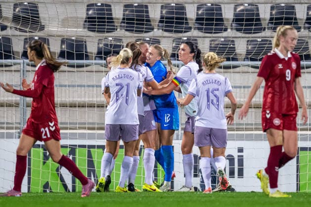 251201 Goalkeeper Selma Panengstuen of Norway celebrates after saving a penalty kick during the international friendly football match between Denmark and Norway on December 1, 2025 in La Linea Photo Vegard Grott BILDBYRAN kod VG VG0842 bbeng fotboll football soccer fotball träningslandskamp privatlandskamp landskamp international friendly norge norway women dam danmark denmark  Copyright: VEGARDxGRoTT BB251201VG040