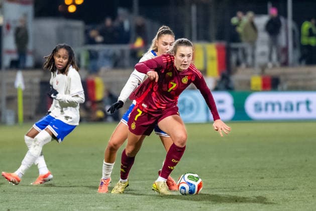 01 12 2025, Football, Women, International match round 2025 2026, Group A, Germany U 23 France U 23 Mara Alber 7 Germany U23 in front of Oceane Picard 15 France U23 on the ball
