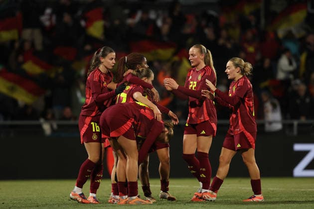2025 12 01 xjfx Football U 23 International Match Round, 2025 2026, Group A Germany France v l , Torjubel, Goal celebration, celebrate the goal Deutschland DFL DFB REGULATIONS PROHIBIT ANY USE OF PHOTOGRAPHS as IMAGE SEQUENCES and or QUASI VIDEO Copyright: JoaquimxFerreira