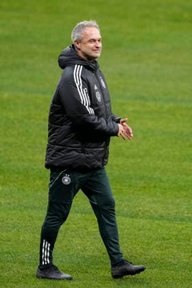 December 1, 2025, Madrid, Madrid, Spain: Christian Wuck, head coach of Germany, during the training session prior her UEFA Women s Nations League 2025 final second leg match against Spain at Riyadh Air Metropolitano stadium on December 01, 2025 in Madrid, Spain. Madrid Spain - ZUMAa181 20251201_zaa_a181_108 Copyright: xOscarxJ.xBarrosox
