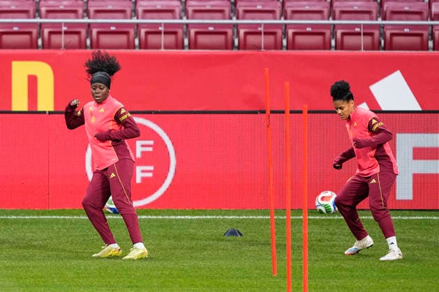 December 1, 2025, Madrid, Madrid, Spain: Nicole Anyomi and Shekiera Martinez of Germany during the training session prior her UEFA Women s Nations League 2025 final second leg match against Spain at Riyadh Air Metropolitano stadium on December 01, 2025 in Madrid, Spain. Madrid Spain - ZUMAa181 20251201_zaa_a181_110 Copyright: xOscarxJ.xBarrosox