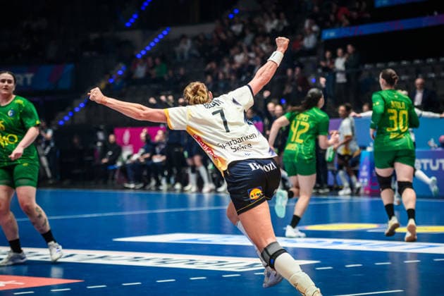 Linn Blohm Sweden, 7 winning pose, cheering, goal celebration GER, Sweden Brazil, Handball World Championship, preliminary round, group G, 01 12 2025 GER, Sweden Brazil, Handball World Championship, preliminary round, group G, 01 12 2025 Stuttgart Copyright: xSandyxDinkelackerx EP_SDR