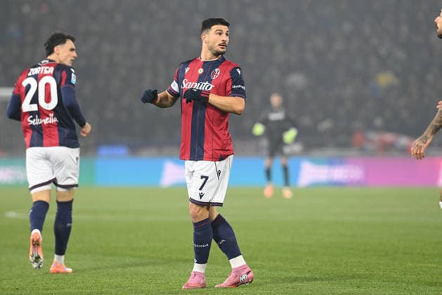 Riccardo Orsolini (Bologna Fc) good chance during Bologna FC vs US Cremonese, Italian soccer Serie A match in Bologna, Italy, December 01 2025  Copyright: xGianlucaxRicci IPAxSportx xipa-agency.netx xx IPA_68606752 IPA_Agency_IPA68606752