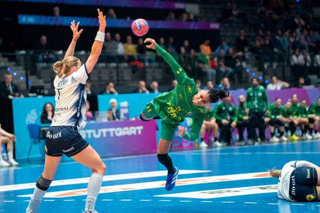 Handball I Women I World Championship I Preliminary round I 3 Matchday I Sweden Brazil I 01 12 2025 Bruna de Paula 2, Brazil in the throw Stuttgart Porsche Arena Baden Württemberg Germany Copyright: xLobeca MaxxPetershansx