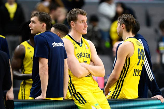 251201 Mattias Markusson of Sweden looks dejected after the FIBA World Cup Qualifier game between Sweden and Slovenia on December 1, 2025 in Gothenburg Photo Carl Sandin BILDBYRAN kod CS CS0811 basket basketball vm kval kval fiba world cup qualifiers sverige slovenien sweden slovenia bbeng depp  Copyright: CARLxSANDIN BB251201CS062