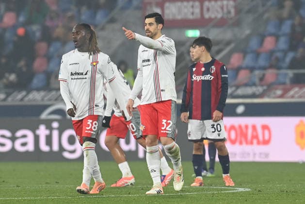 Martin Payero (Cremonese) celebrating his goal during Bologna FC vs US Cremonese, Italian soccer Serie A match in Bologna, Italy, December 01 2025  Copyright: xGianlucaxRicci IPAxSportx xipa-agency.netx xx IPA_68607750 IPA_Agency_IPA68607750
