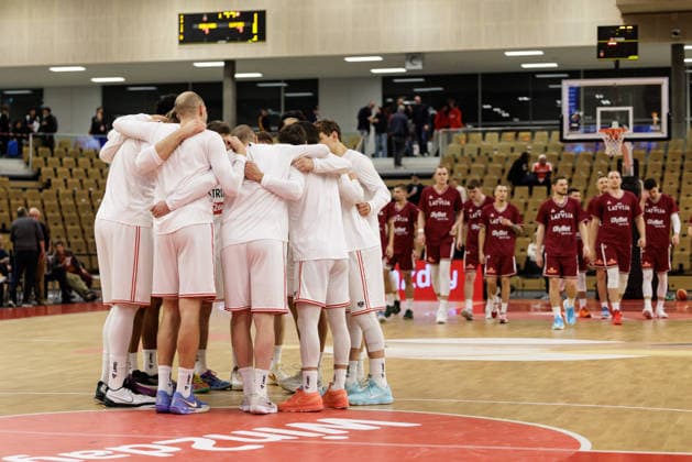 BASKETBALL - FIBA WC Quali, AUT vs LAT VIENNA,AUSTRIA,01.DEC.25 - BASKETBALL - FIBA Basketball World Cup 2027,Qualifiers, international match, Länderspiel, Nationalmannschaft Austria vs Latvia. Image shows the team of AUT and the team of LAT.  GEPAxpictures xArminxRauthner