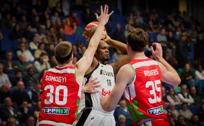 Hungarian Adam Somogyi, Belgium s Kevin Tumba and Hungarian Nate Reuvers fight for the ball during a basketball match between Belgian national team, Nationalteam Belgian Lions and Hungary, Monday 01 December 2025 in Mons, qualifier 2 6 for the men s 2027 FIBA World Championships. VIRGINIExLEFOUR  x145714901x