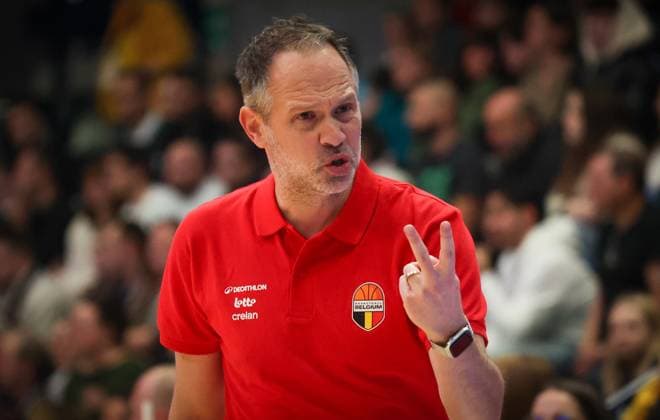 Belgium s head coach Julien Mahe gestures during a basketball match between Belgian national team, Nationalteam Belgian Lions and Hungary, Monday 01 December 2025 in Mons, qualifier 2 6 for the men s 2027 FIBA World Championships. VIRGINIExLEFOUR  x145715486x