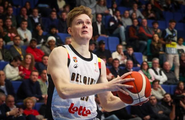 Belgium s Siebe Ledegen fights for the ball during a basketball match between Belgian national team, Nationalteam Belgian Lions and Hungary, Monday 01 December 2025 in Mons, qualifier 2 6 for the men s 2027 FIBA World Championships. VIRGINIExLEFOUR  x145715721x