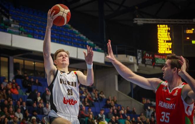 Belgium s Siebe Ledegen and Hungarian Nate Reuvers fight for the ball during a basketball match between Belgian national team, Nationalteam Belgian Lions and Hungary, Monday 01 December 2025 in Mons, qualifier 2 6 for the men s 2027 FIBA World Championships. VIRGINIExLEFOUR  x145715733x