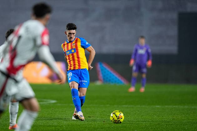 December 1, 2025, Madrid, Madrid, Spain: Pepelu of Valencia CF plays the ball during the Spanish League, LaLiga EA Sports, football match played between Rayo Vallecano and Valencia CF at Estadio de Vallecas on December 01, 2025, in Madrid, Spain. Madrid Spain - ZUMAa181 20251201_zaa_a181_148 Copyright: xDennisxAgyemanx