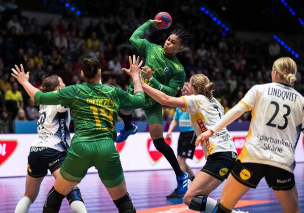 251201 Bruna de Paula of Brazil during the 2025 IHF Women™s World Championship handball match between Sweden and Brazil on December 1, 2025 in Stuttgart Photo Emma Wallskog BILDBYRAN COP 320 EW0598 handball, handboll, handball,handboll,handball,bbeng,vm,handba  Copyright: EMMAxWALLSKOG BB251201EW057