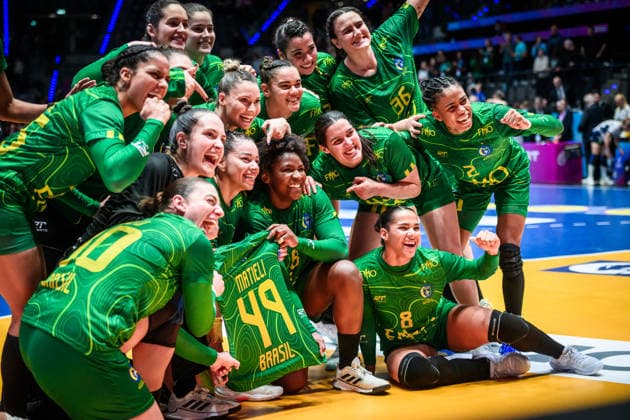 Brazilian Team Team Brazil cheers, cheers, joy, laughter GER, Sweden Brazil, Handball World Championship, Preliminary Round, Group G, 01 12 2025 GER, Sweden Brazil, Handball World Championship, Preliminary Round, Group G, 01 12 2025 Stuttgart Copyright: xSandyxDinkelackerx EP_SDR