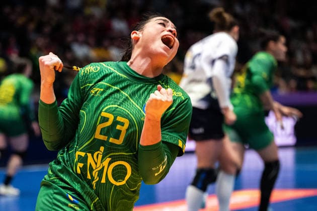 251201 Giulia Guarieiro of Brazil celebrates during the 2025 IHF Women™s World Championship handball match between Sweden and Brazil on December 1, 2025 in Stuttgart Photo Emma Wallskog BILDBYRAN COP 320 EW0598 handball handball handball bbeng vm handball vm handbolls vm ihf handball world championship world handball championship 2025 world championship 2025 sverige sweden brasilien dam jubel  Copyright: EMMAxWALLSKOG BB251201EW082