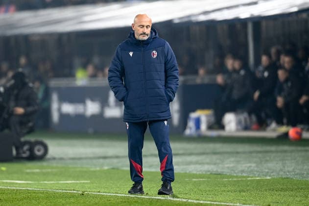 Vincenzo Italiano (Bologna Fc) disappointed during Bologna FC vs US Cremonese, Italian soccer Serie A match in Bologna, Italy, December 01 2025  Copyright: xGianlucaxRicci IPAxSportx xipa-agency.netx xx IPA_68609523 IPA_Agency_IPA68609523