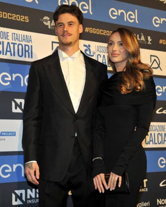 foto Mario Romano IPP Milano 01 12 2025 Gran Gala del Calcio 2025 nella foto il portiere della Roma Mile Svilar con la moglie June Peeters Italy Photo Press - World Copyright italy ITALY  Copyright: xR4924_italyphotopressx