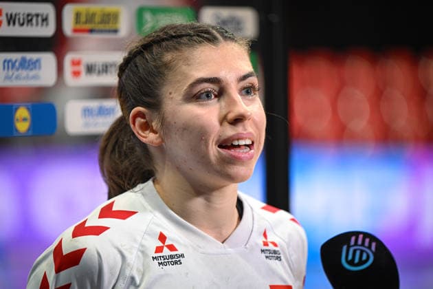 Netherlands, Handball, Womens World Championship 2025, Hungary vs Switzerland, 01 12 2025, Maaspoort Sports Events, s Hertogenbosch, Netherlands, Mia Emmenegger Switzerland, 8 during the post-match interview Copyright: xMarkusxVerwimpx
