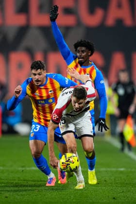 December 1, 2025, Madrid, Madrid, Spain: Gerard Gumbau of Rayo Vallecano runs with the ball during the Spanish League, LaLiga EA Sports, football match played between Rayo Vallecano and Valencia CF at Estadio de Vallecas on December 01, 2025, in Madrid, Spain. Madrid Spain - ZUMAa181 20251201_zaa_a181_190 Copyright: xDennisxAgyemanx