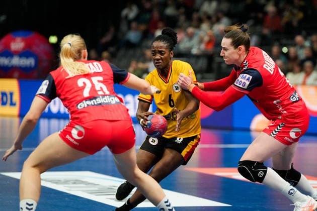 Women s Handball World Championship 2025 Norway Angola Trier, Germany 20251201 Angola s Juliana JosÃ Machado during the group stage match in the Women s Handball World Championship between Norway and Angola in the SWT Arena Photo Beate Oma Dahle NTB Trier Germany EDITORIAL USE ONLY RESTRICTED USE FOR BETTING COMPANIES  Copyright: xBeatexOmaxDahlex xNTBx