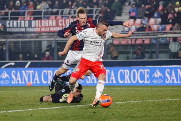 December 1, 2025, Bologna, BOLOGNA: Cremonese s Jamie Vardy scores the 1-3 goal during the Italian Serie A soccer match Bologna FC vs US Cremonese at Renato Dall Ara stadium in Bologna, Italy, 1 December 2025. ANSA SERENA CAMPANINI. Soccer: Serie A ; Bologna-Cremonese  - ZUMAa110 20251201_zaf_a110_041 Copyright: xSerenaxCampaninix