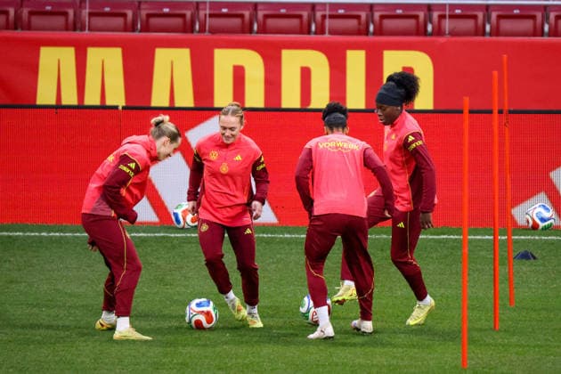 Madrid, Germany 01 December 2025 UEFA Nations League Women Final Final Training 2025 Spain vs Germany In the picture from left Franziska Kett Germany , Lisanne Gräwe Graewe Germany , Shekeira Martinez Germany and Nicole Anyomi Germany at the final training before the Women™s Nations League final match against Spain in Madrid Estado Metropolitano Copyright: xFotostandx xFantinix