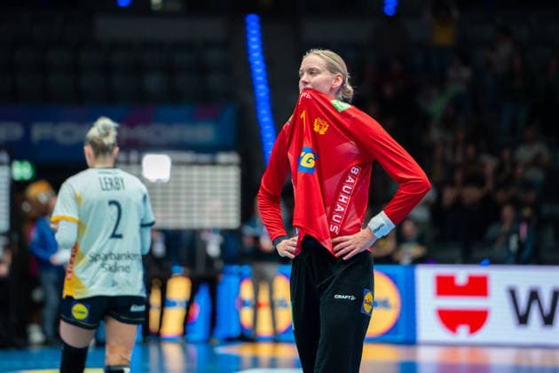 Handball I Women I World Championship I Preliminary round I Matchday 3 I Sweden Brazil I 01 12 2025 Johanna Bundsen 1, Sweden disappointed after defeat Stuttgart Porsche Arena Baden Württemberg Germany Copyright: xLobeca MaxxPetershansx