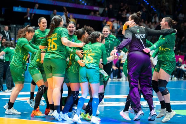 Handball I Women I World Championship I Preliminary round I Matchday 3 I Sweden Brazil I 01 12 2025 Cheers and joy for Brazil after victory Stuttgart Porsche Arena Baden Württemberg Germany Copyright: xLobeca MaxxPetershansx
