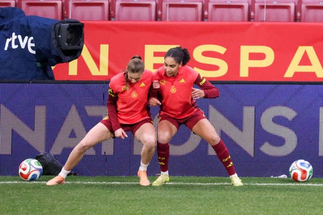 Madrid, Germany 01 December 2025 UEFA Nations League Women Final Final Training 2025 Spain vs Germany Pictured from left Jule Brand Germany and Cora Zicai Germany at the final training session before the Women™s Nations League final match against Spain in Madrid Estado Metropolitano Copyright: xFotostandx xFantinix